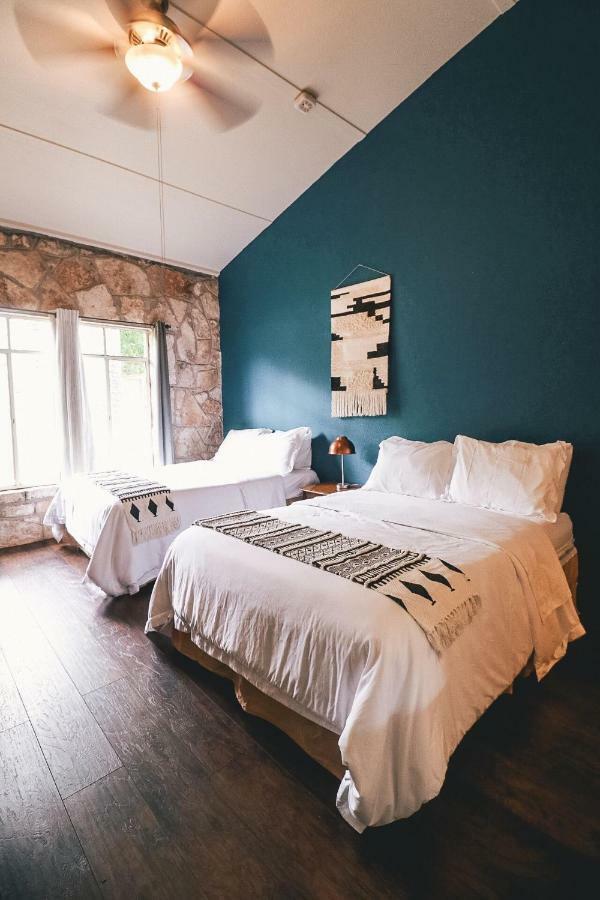 The Lodge At Cypress Falls Wimberley Eksteriør billede